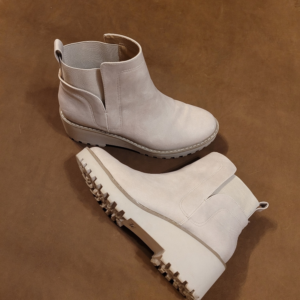 Dolce Vita Suede Chelsea Boots Womens 9.5 Suede Boot Tan Heel